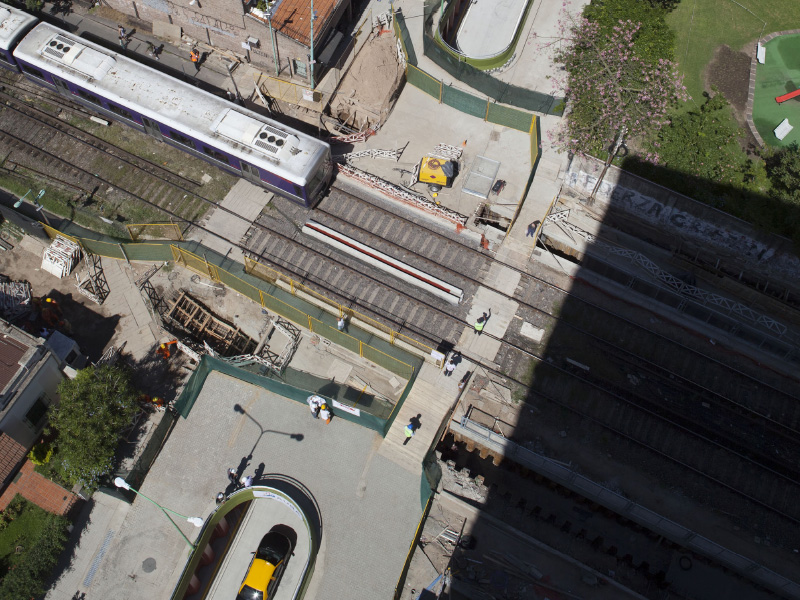 CRUCE BAJO NIVEL - CRISÓLOGO LARRALDE - FF.CC. MITRE